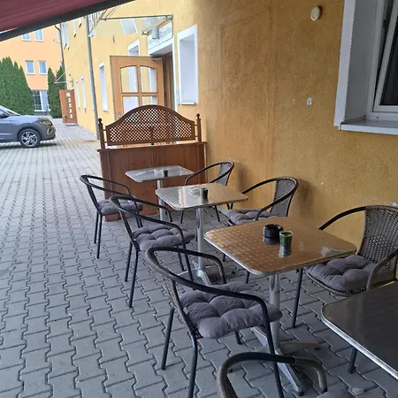 Hotel A8 Lukas Bei Blue Augsburgo